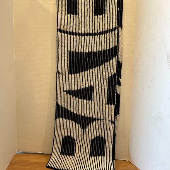 Balenciaga Logo Knitted Reversible Scarf
